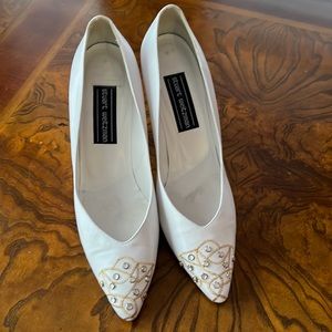 Stuart Weitzman White Heels with Gold Embellishments